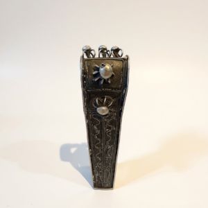Hat pin